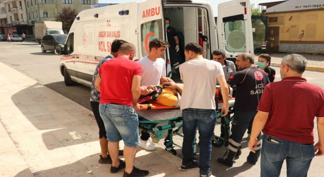 Yangın tesisatı hattı çekerken metrelerce yükseklikteki merdivenlerden yere çakıldılar