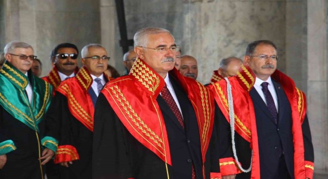 Yargıtay Başkanı Akarca ve beraberindeki heyet Anıtkabiri ziyaret etti