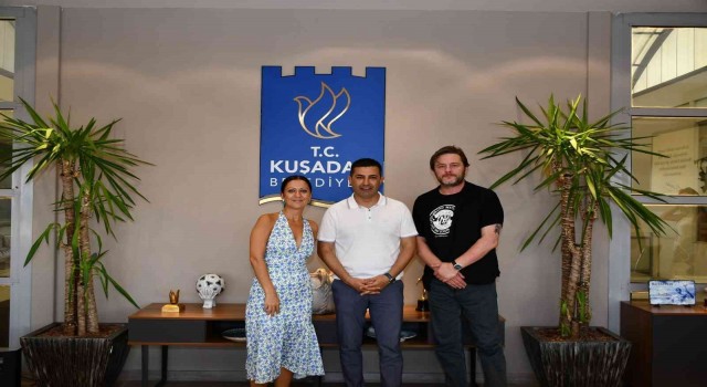 Yazar Tuna Kiremitçi yeni romanını Kuşadasında yazmaya başladı