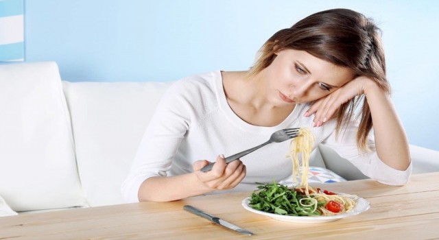 Yeme bozukluğu asosyalleştiriyor