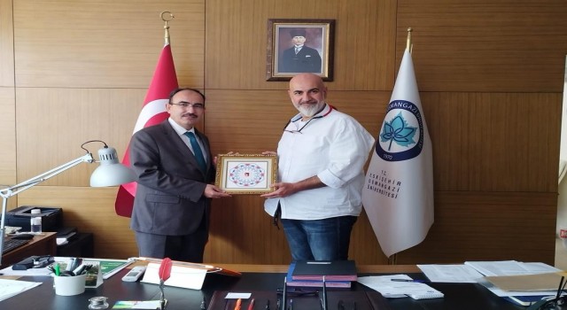 Yeni kurulan Diş Hekimliği Fakültesi hakkında istişarelerde bulundu