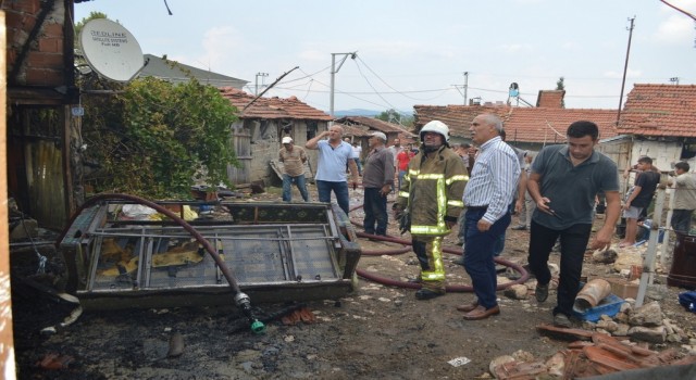 Yenişehirde ahşap ev çıkan yangında kül oldu