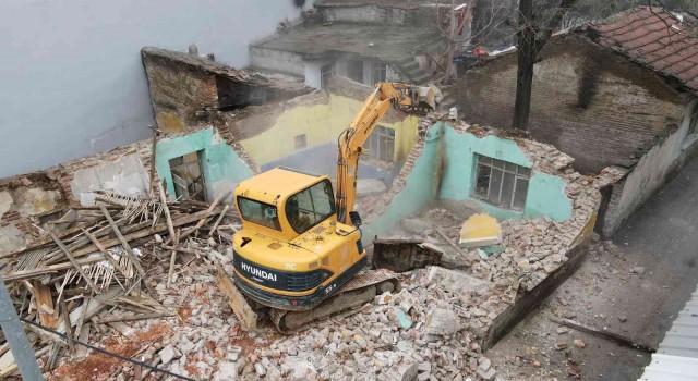 Yıldırım Belediyesi 461 metruk binayı yıktı