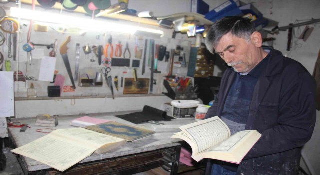 Yıpranmış Kuran-ı Kerimlere 45 yıldır hayat veriyor