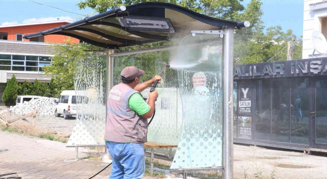 Yolcu duraklarında bakım ve onarım çalışmaları sürüyor