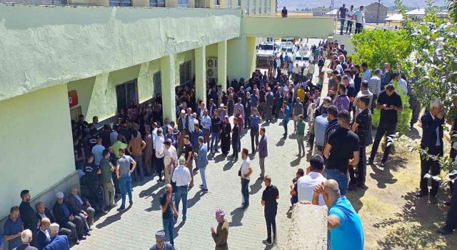 Yüksekovada araç uçuruma yuvarlandı: 1 ölü, 1 yaralı