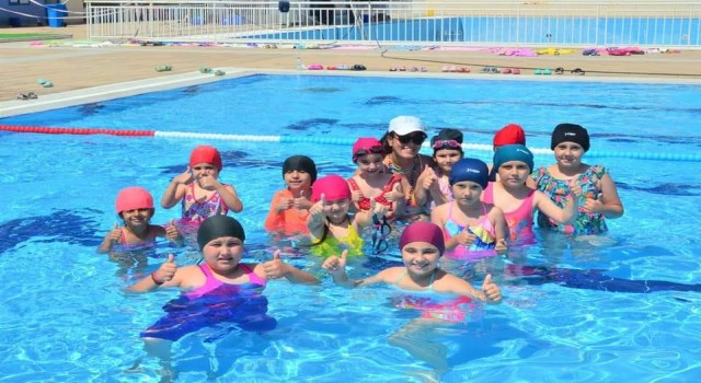 Yunusemrede bin çocuk yüzme öğrendi
