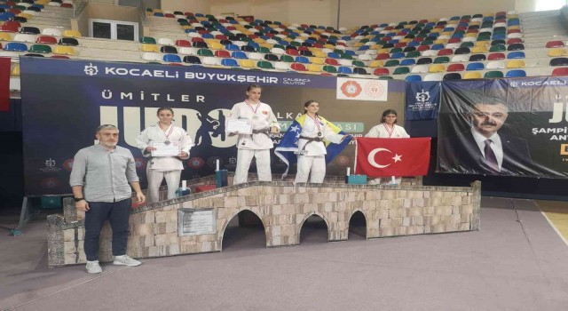 Yunusemreli judocular Kocaeliden başariyla döndü