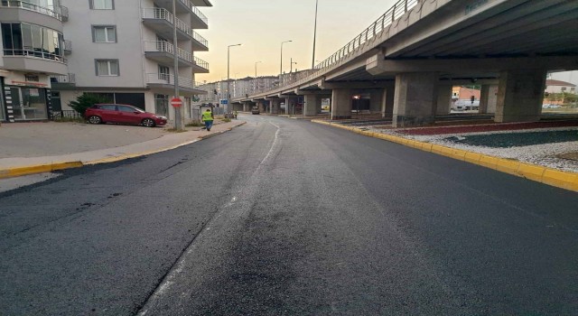 Yüzbaşılar Köprülü Kavşağının yan yolları asfaltlanıyor