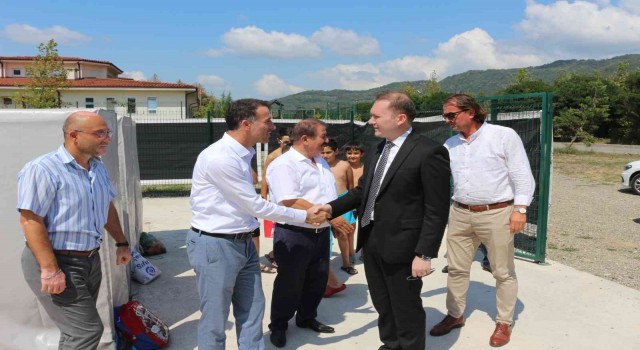 Yüzme bilmeyen kalmasın projesinde herkes yüzme öğreniyor