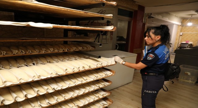 Zabıtalardan şafak vakti fırın denetimi