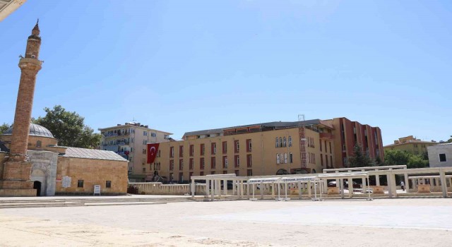 Zanaatkarlar Çarşısı ile şehrin bilinen ilk AVMsi yeniden ticaretin merkezi oldu