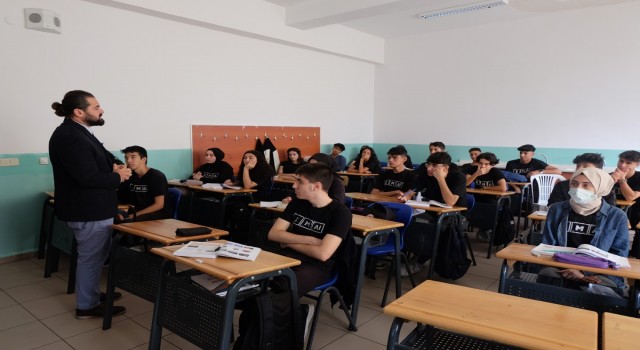 Zeytinburnunda 4 bin lise öğrencisine ücretsiz eğitim desteği
