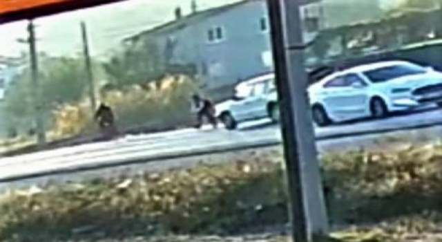 10 yaşındaki Enese kamyonetin çarpma anı güvenlik kamerasına yansıdı