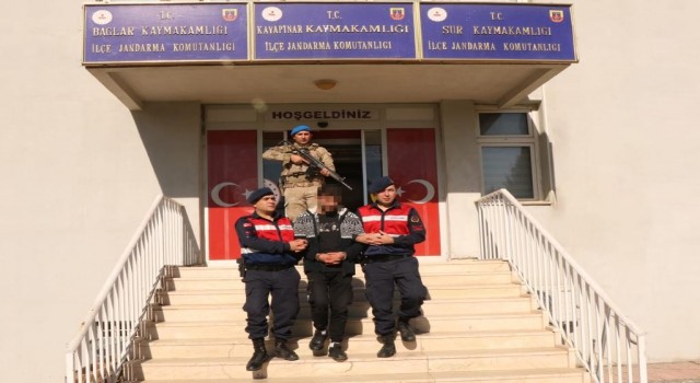 14 yıl 11 ay hapis cezası ile aranan hırsız Diyarbakırda yakalandı