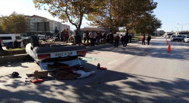 16 yaşındaki ehliyetsiz sürücünün kullandığı otomobil takla attı: 2 yaralı