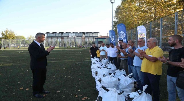 2 bin 700den fazla malzemeyle amatör futbol kulüplerine destek oldular