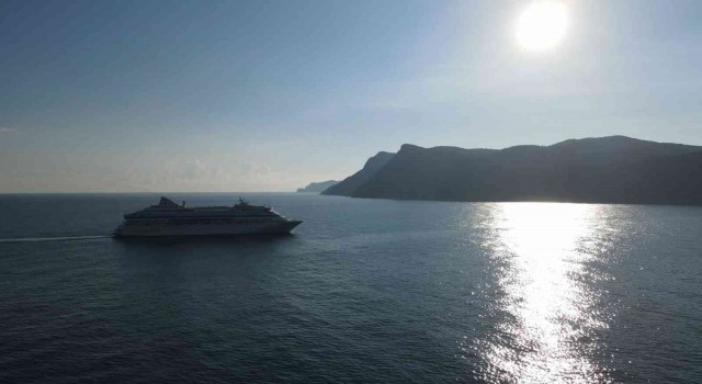 2 bin 745 Rus turist kruvaziyer gemiyle Amasraya geldi