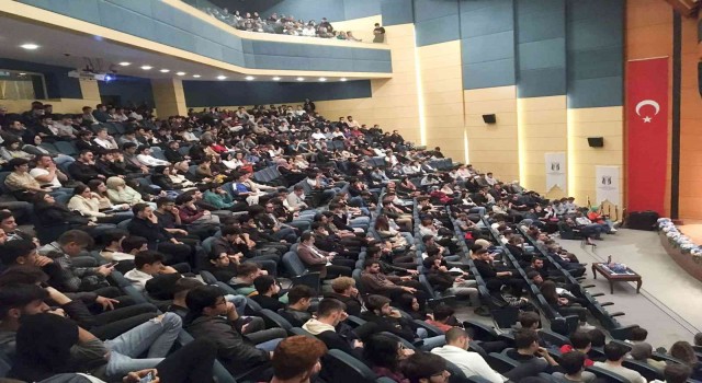 2. SUBÜ Kariyer Zirvesine 3 bin öğrenci katıldı