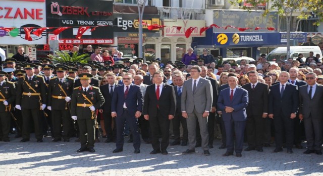29 Ekim Cumhuriyet Bayramı kutlamaları çelenk sunma töreni ile başladı