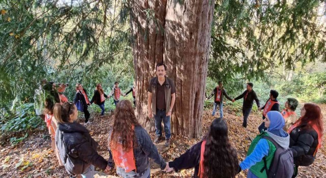 4 bin 118 yaşındaki porsuk ağacını ziyaret ettiler