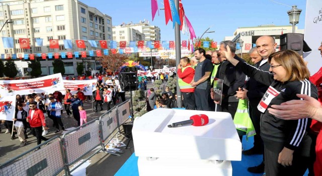 4. Gazi Yarı Maratonunda renkli görüntüler