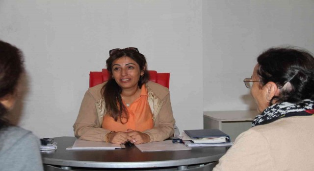 41 yıl sonra döndüğü memleketi Tuncelinin tek kadın muhtarı oldu