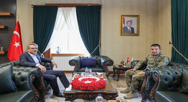 8. Kolordu Komutanı Ataydan Vali Ekinciye ziyaret
