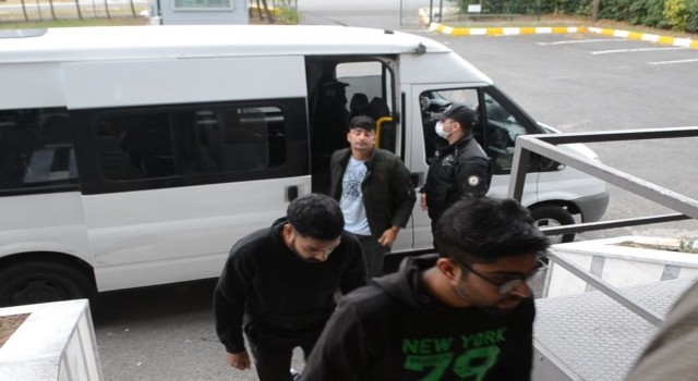 9 kaçak göçmen kovalamaca sonucu yakalandı