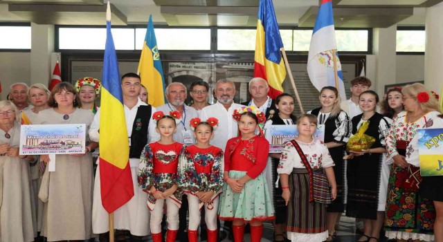 9 ülke dansçıları Sideye renk kattı