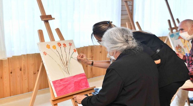 ‘ABB Alzheimer Sosyal Yaşam Merkezi, Alzheimer hastalarına ücretsiz hizmet veriyor
