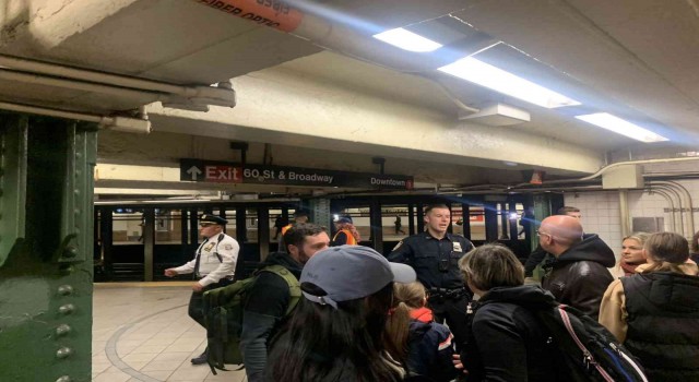 ABDde kıyafeti metronun kapısına sıkışan genç öldü