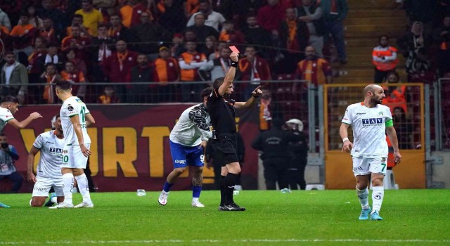 Abdülkerim Bardakcı kırmızı kart gördü