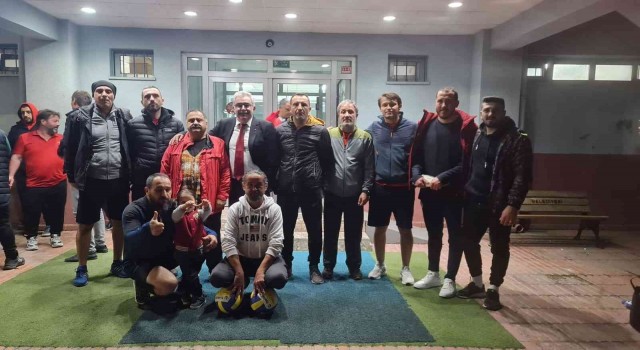 Acardan basın voleybol takımına jest
