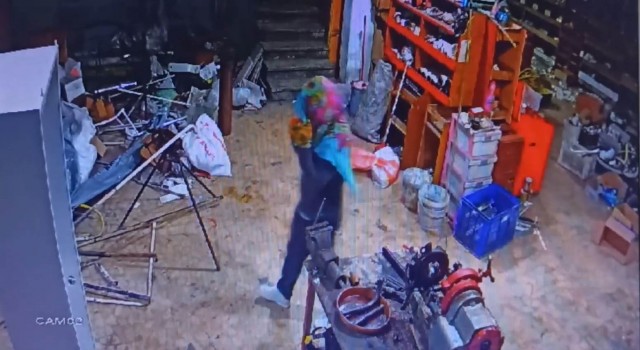 Acemi hırsız tanınmamak için neler yaptı neler