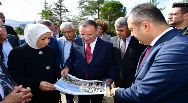 Adalet Bakanı Bozdağ, Malatyada yeni adliye binası alanını inceledi