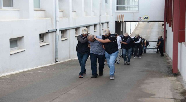 Adanada 9 FETÖ kuryesi tutuklandı