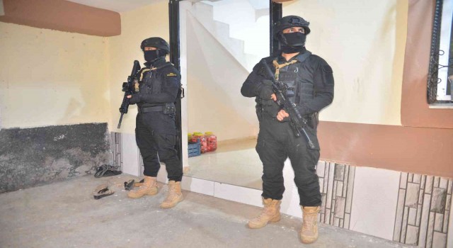 Adanada DEAŞa şafak operasyonu: 5 gözaltı