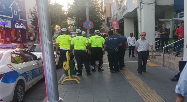 Adıyamanda yol verme kavgasına polis müdahalesi
