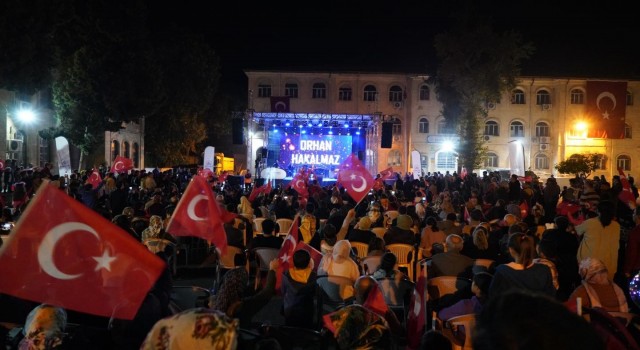 Adıyamanlılar, cumhuriyet coşkusunu Orhan Hakalmazla yaşadı