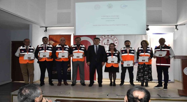 AFAD gönüllüsü eğitimciler sertifikalarını aldı