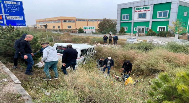 Afyonkarahisarda işçi servisi kaza yaptı: 10 yaralı