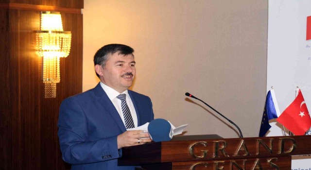 Ağrı eski İl Milli Eğitim Müdürü Başak, ilk kitabını yazdı