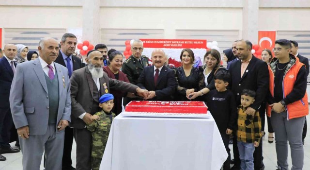 Ağrıda “Cumhuriyet” resepsiyonu düzenlendi