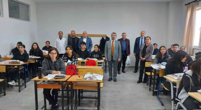 Ahmet Aslandan 6 yılda 40 bin öğrenciye ücretsiz kaynak desteği
