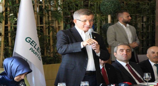 Ahmet Davutoğlu: “Başörtüsü sorunu iktidar değişikliğinde tekrar hortlayabilir”