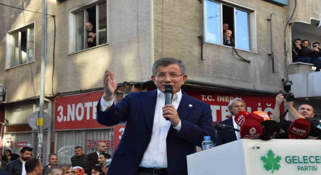 Ahmet Davutoğluna vatandaştan PKK ile berabersiniz tepkisi