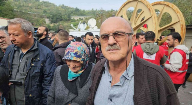 Ailelerin maden önündeki endişeli bekleyişi sürüyor