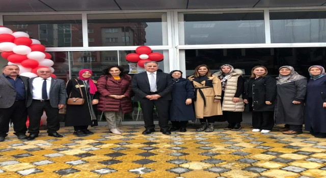 AK Partili kadınlar hayır çarşısı açtı(Fotoğraflı)