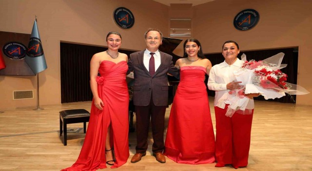 Akdeniz Üniversitesinde cumhuriyet konseri